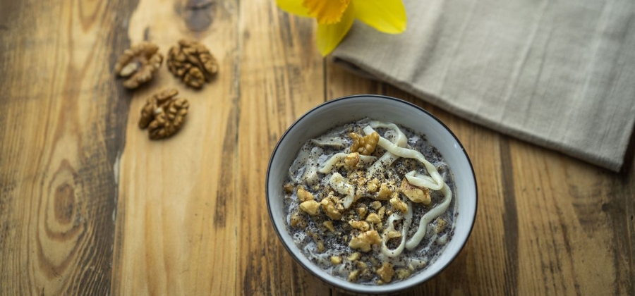 Fettuccine s makovou omáčkou a vlašskými ořechy