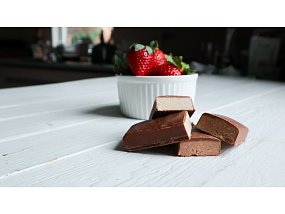 KetoMix Proteínová tyčinka s príchuťou mandlí v mlečnej čokoláde 40 g KetoMix Proteínová tyčinka s príchuťou mandlí v mlečnej čokoláde 40 g